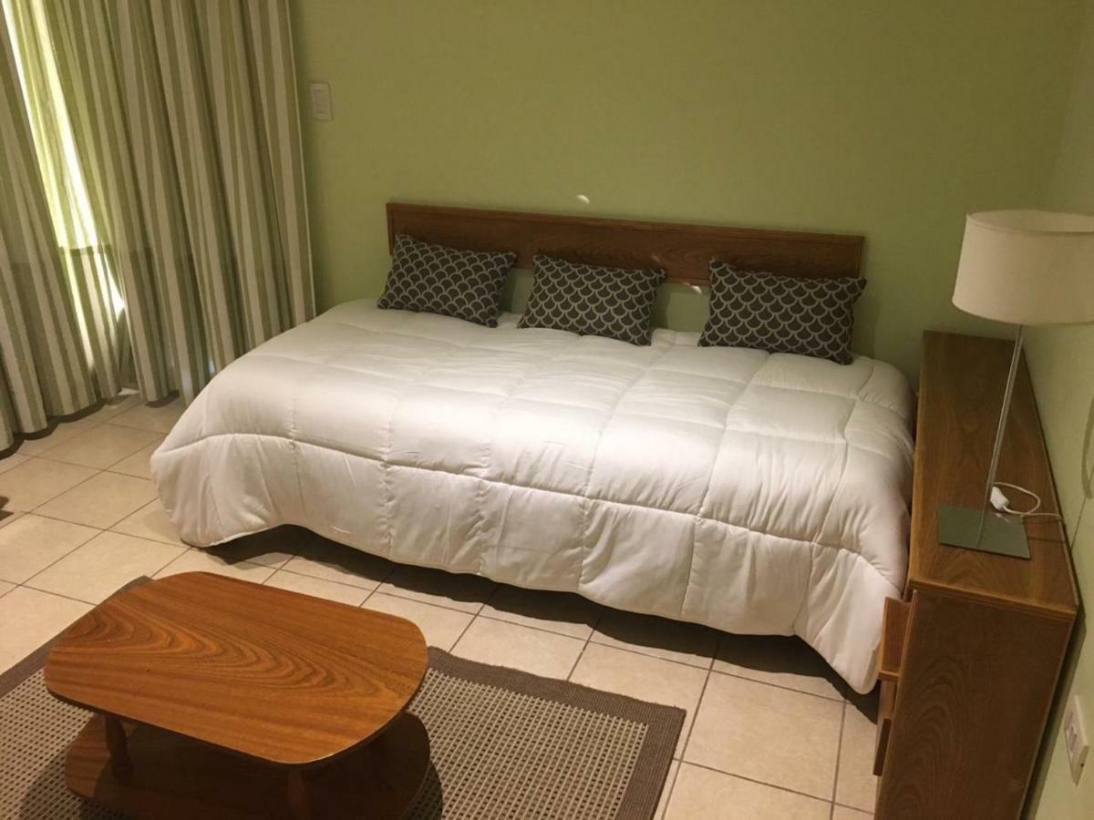 Hotel Pico Хенерал Пико Екстериор снимка