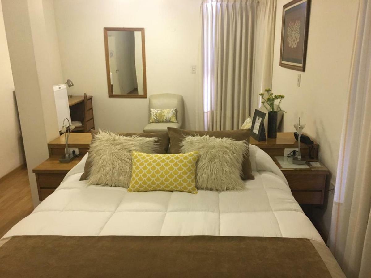 Hotel Pico Хенерал Пико Екстериор снимка